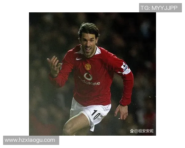 当初暗恋的他如今已是绿茵场上的耀眼足球明星